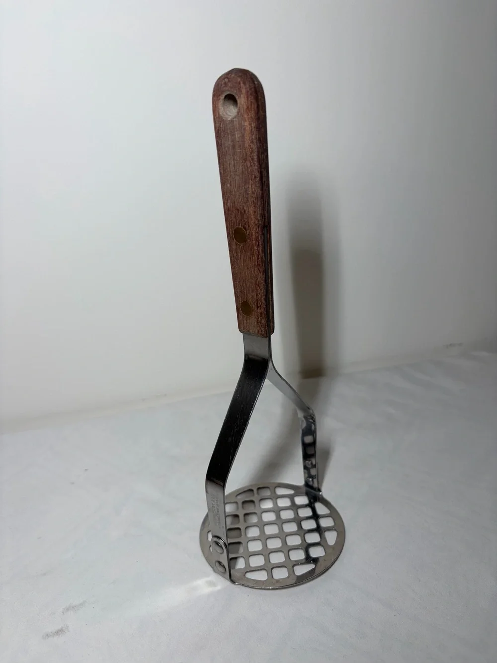 Robinson Knife Stainless Steel Potato Masher with Wooden Handle Silver/Brown